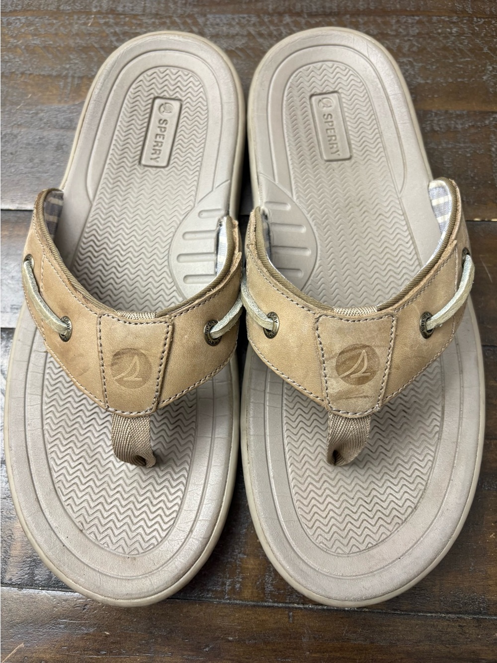 Sperry Brown Tan Leather Thong Sandals
Men’s size 8
Sherry Baitfish Thong